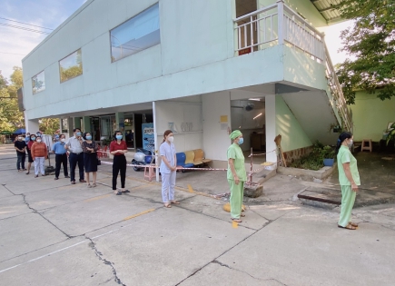 Bệnh viện Đa Khoa Sài Gòn Bình Dương Test CoVid định kì cho toàn thể nhân viên.